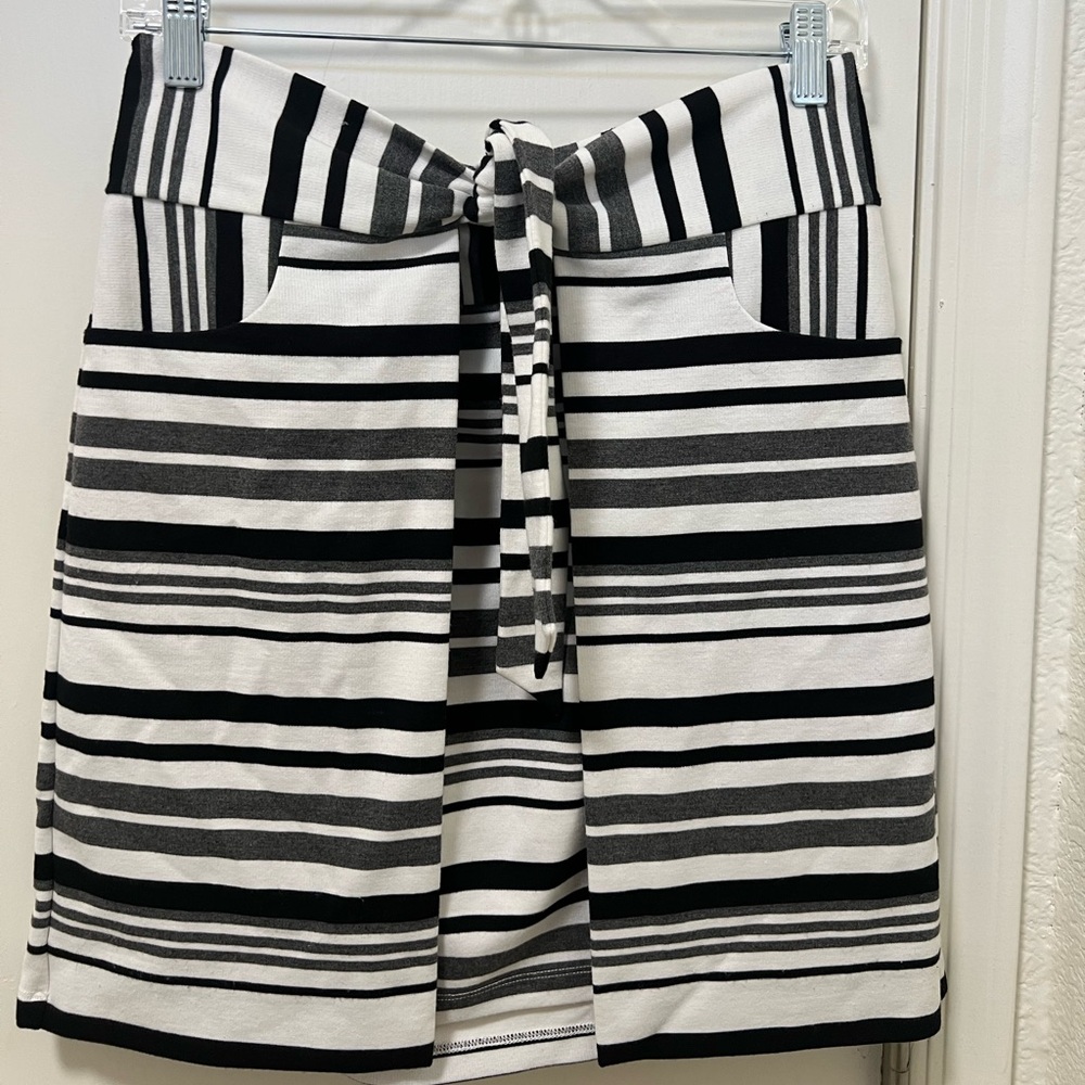Cabi black and white skirt